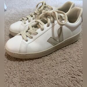 Veja Women’s Leather Sneakers – Cream/Beige